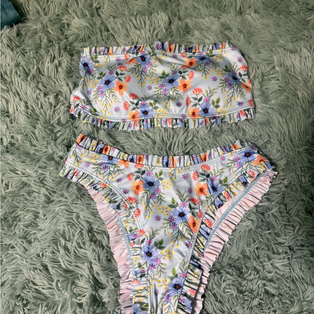 SHEIN Floral Ruffle Bandeau Bikini Set